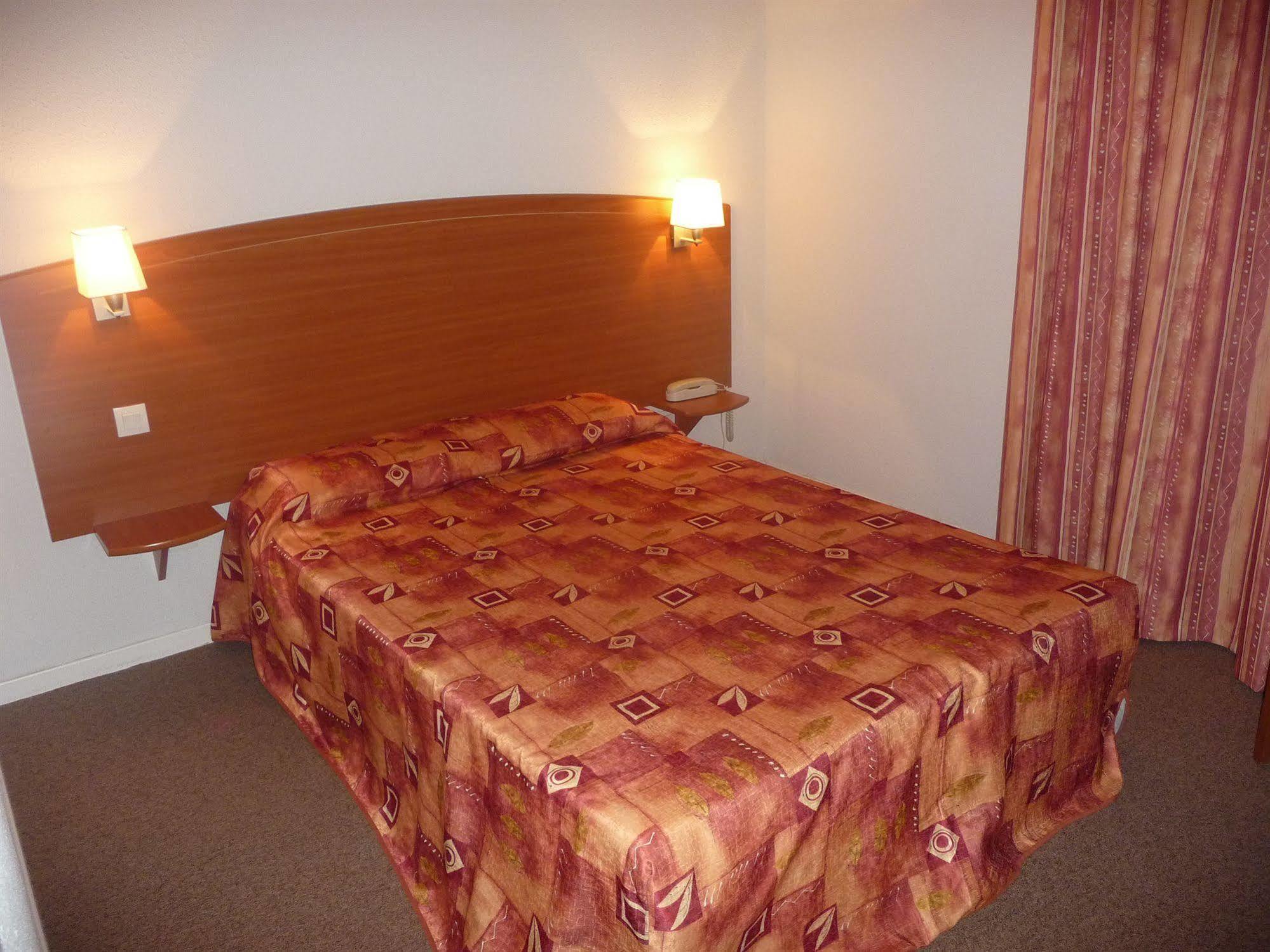Aerel Hotel Aeroport Бланьяк Екстер'єр фото