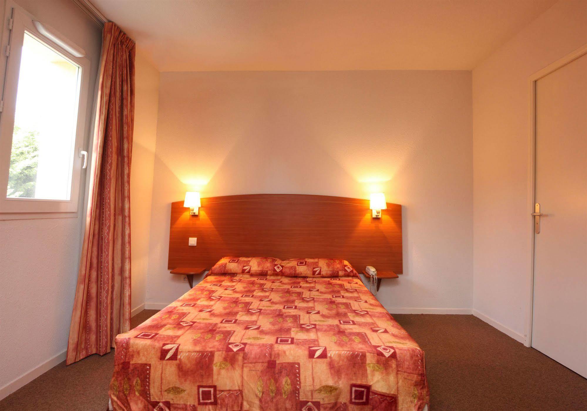 Aerel Hotel Aeroport Бланьяк Екстер'єр фото