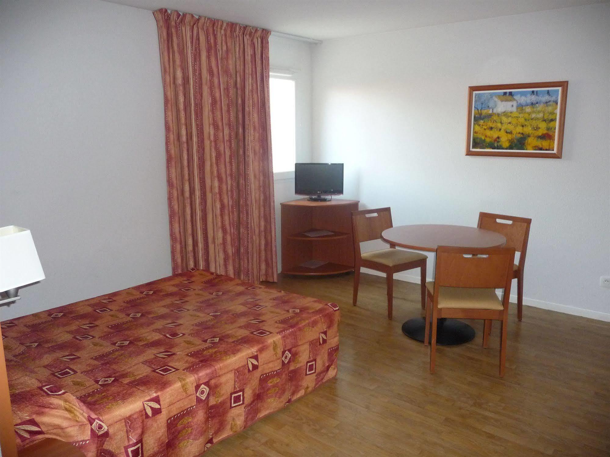 Aerel Hotel Aeroport Бланьяк Екстер'єр фото