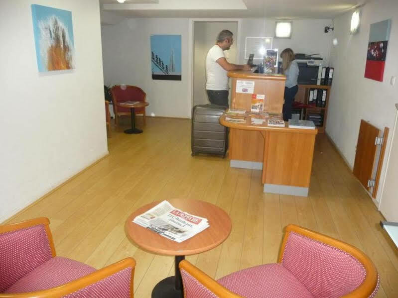 Aerel Hotel Aeroport Бланьяк Екстер'єр фото